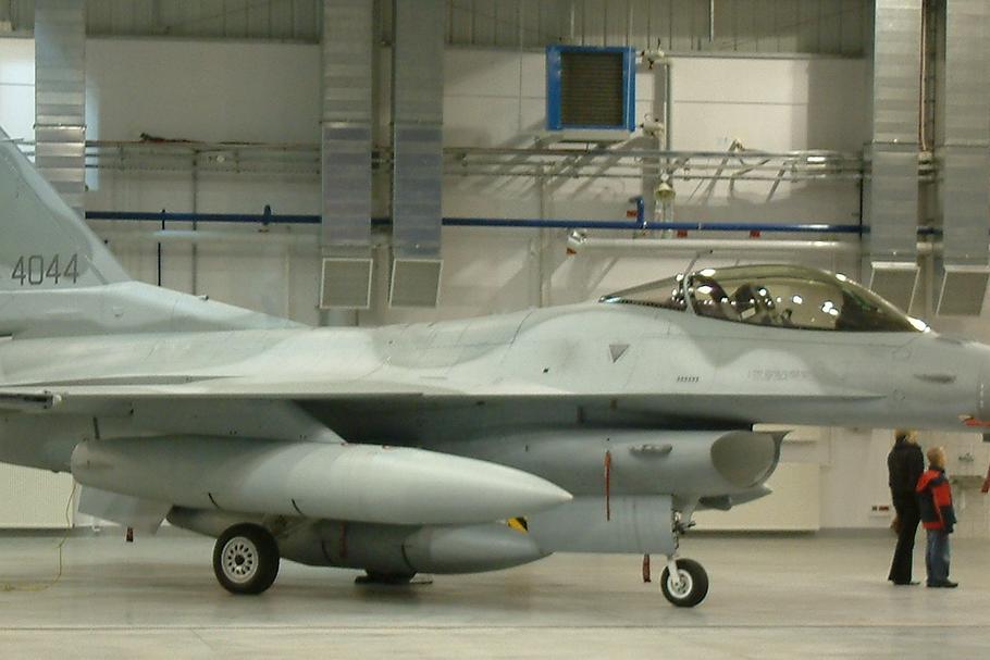 F-16 to konstrukcja, która liczy niemal 40 lat. Do Polski pierwsze tego typu myśliwce trafiły w 2006 roku.