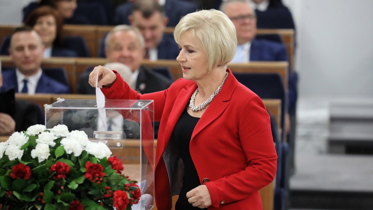 - Zrobiłam to, bo chcę pozostać niezależna. Moją partią są ludzie - mówi w rozmowie z money.pl Lidia Staroń. Senator niezależna, podczas wczorajszego głosowania na marszałka Senatu wstrzymała się od głosu i tym samym nie zagłosowała ani na Tomasza Grodzkiego, ani na Stanisława Karczewskiego.