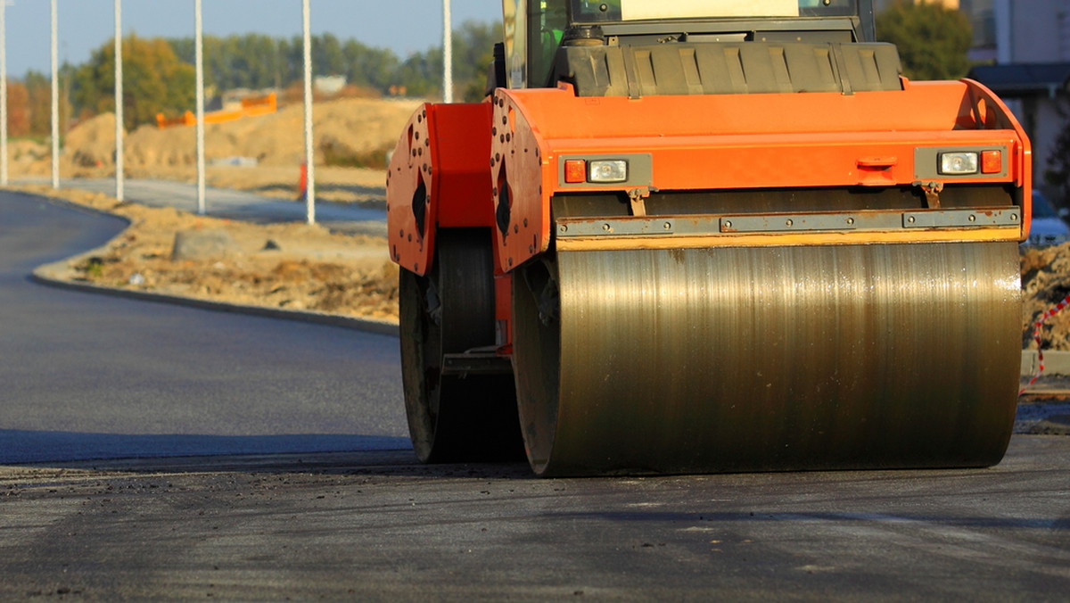 Kujawsko-Pomorski Urząd Wojewódzki rozdysponuje wkrótce dodatkowe 30,5 mln zł, które trafią na budowę oraz remonty gminnych i powiatowych dróg w regionie.