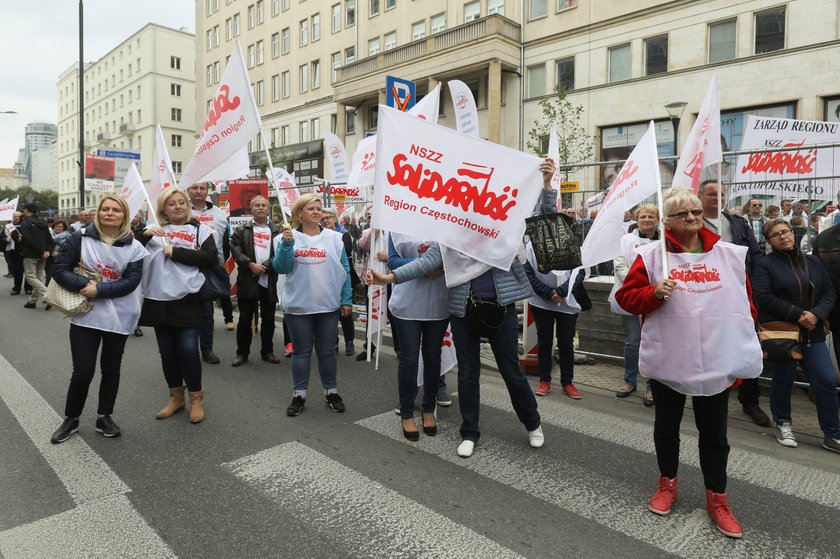 Unijni biurokraci, ręce precz od naszych emerytur!