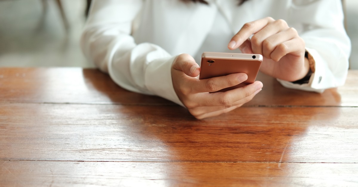 Prywatny telefon do pracy? Kusząca opcja, ale pełna pułapek