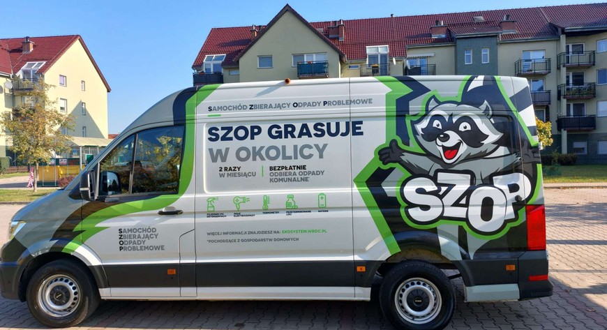 Mobilny punkt SZOP odwiedza osiedla dwa razy w miesiącu i odbiera małe elektroodpady oraz baterie. 