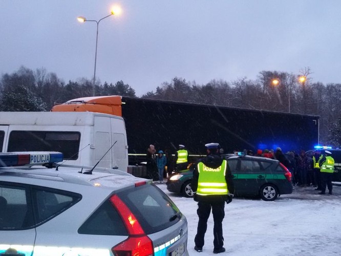 43 osoby w jednym busie