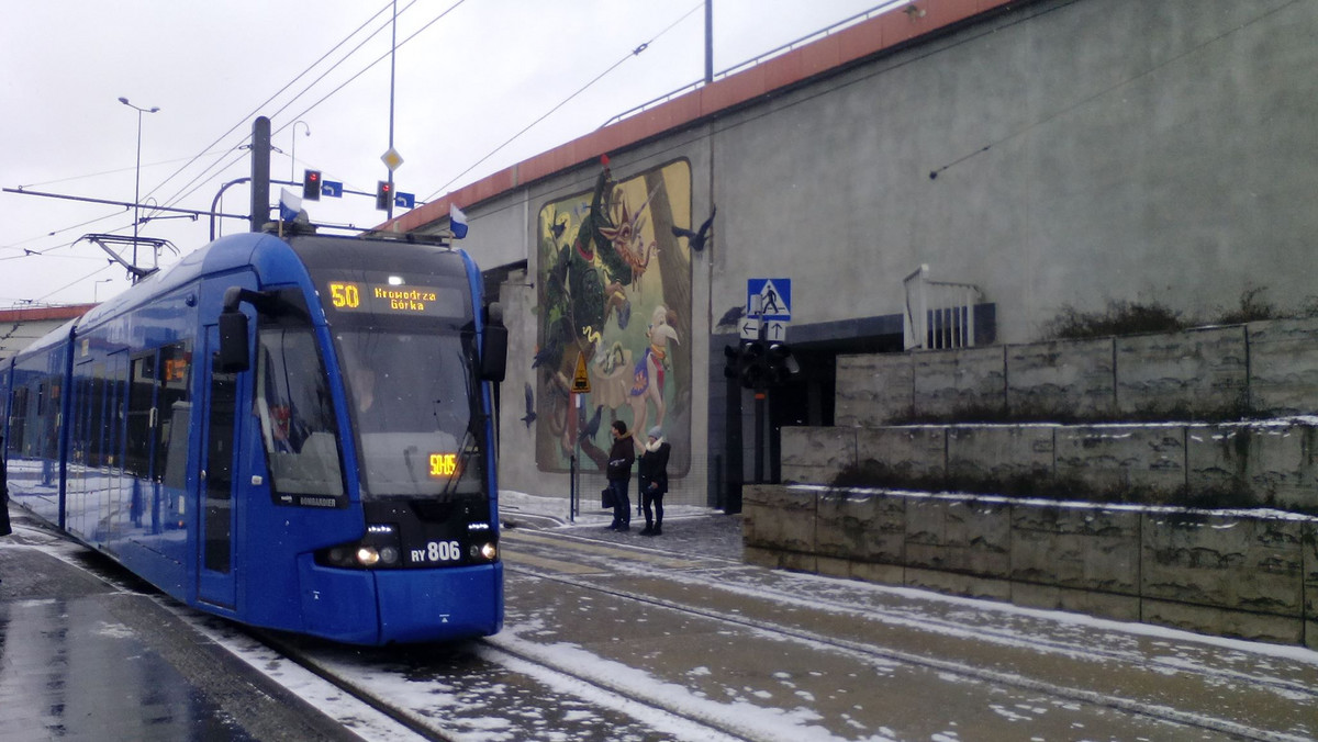 Kraków: komunikacja miejska sparaliżowana z powodu śniegu i zimy 
