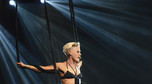 Pink podczas koncertu z trasy "The Truth About Love Tour"