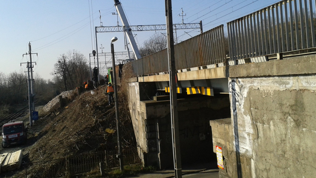 W najbliższy weekend rozpocznie się rozbiórka wiaduktu kolejowego nad ulicą Buforową. Nocą przejazd przez Buforową w miejscu, gdzie będą prowadzone prace, będzie niemożliwy. Kierowcy będą musieli jeździć objazdami.