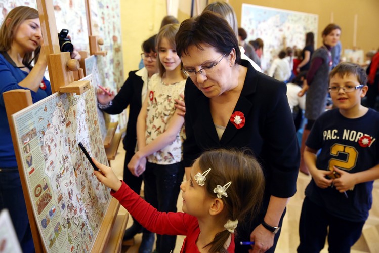 Premier Ewa Kopacz uczestniczy w konferencji podsumowującej projekt obrazkowej mapy 
