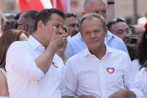 Przewodniczący PO Donald Tusk i prezydent Warszawy Rafał Trzaskowski na czele marszu 4 czerwca w Warszawie