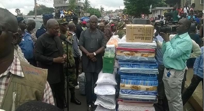 President Mahama presented relief items to the flood victims.