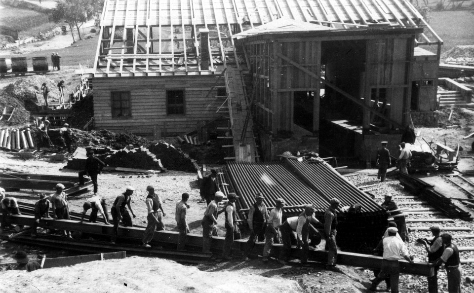 Budowa dolnej stacji kolejki na Gubałówkę, 1938 r.