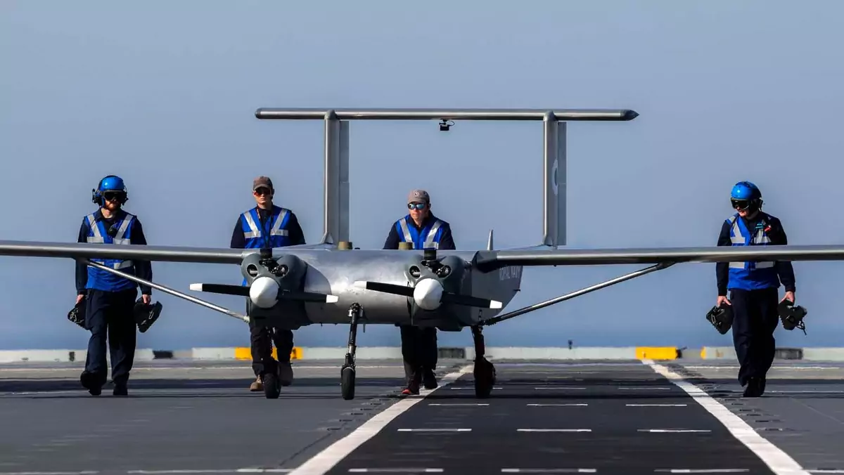 Po raz pierwszy w dziejach Royal Navy na tamtejszym lotniskowcu wylądował bezzałogowiec
