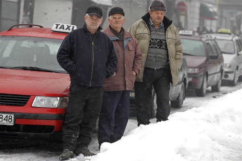 ronislaw Slezak , taksowkarz ze Skoczowa w Sobote  16 styczna 2010 okolo 22.10 wyjechal z dwoma pasazerami z postoju w Skoczowie