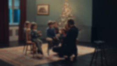 Tomasz Kot uczy dzieci aktorstwa w spocie dla SOS Wioski Dziecięce