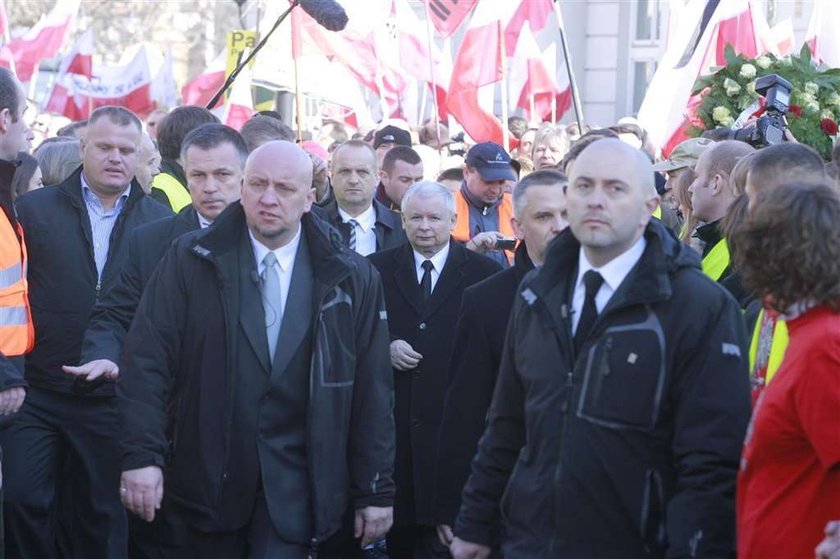 Jest krzyż przed Pałacem Prezydenckim