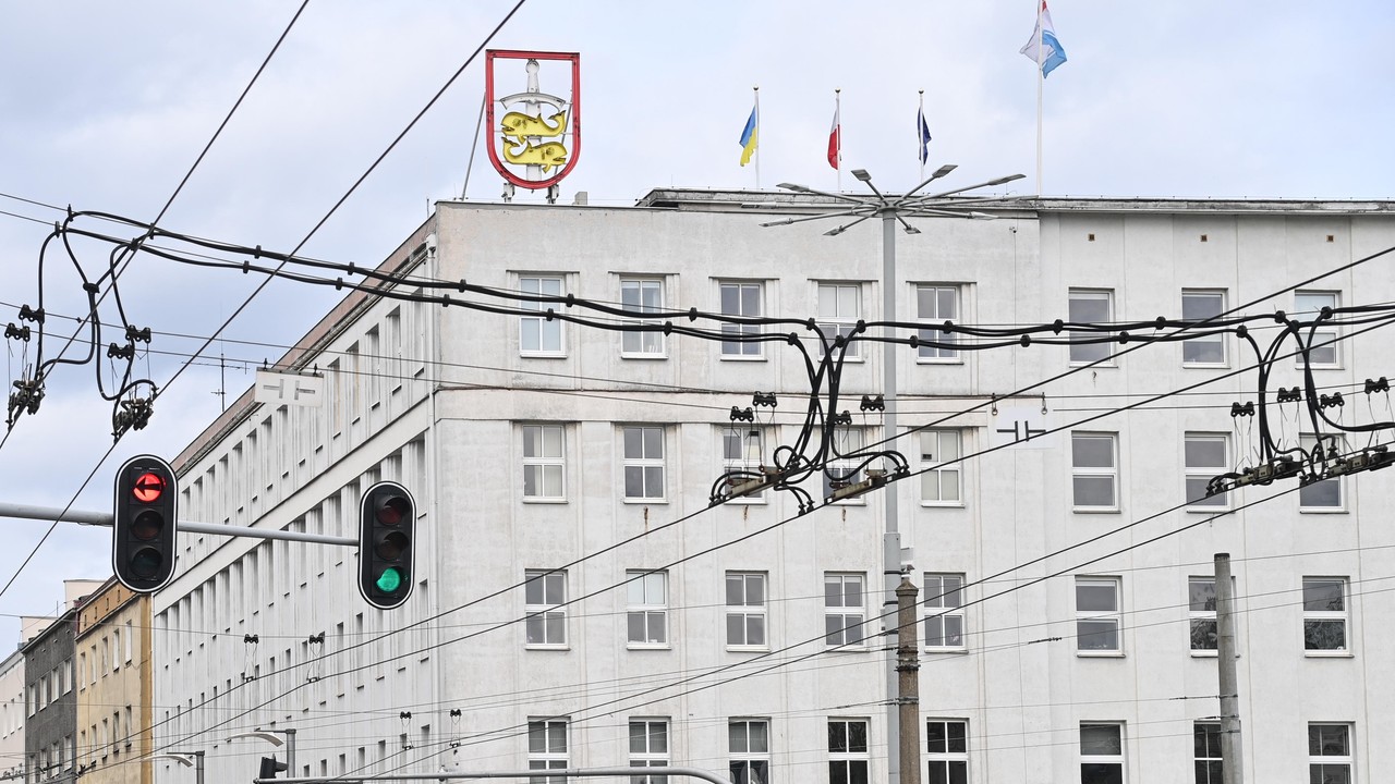 Niestosowne kontakty byłego radnego z 17-latką. "Zapraszał do sauny"