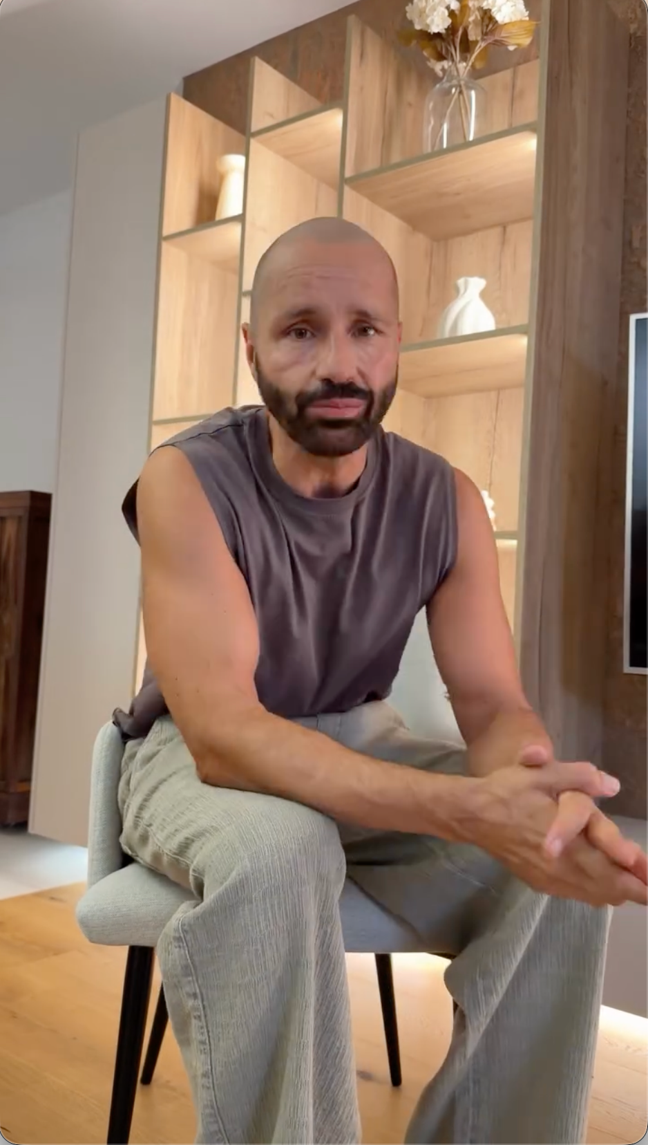 Spevák a skladateľ Robo Opatovský.