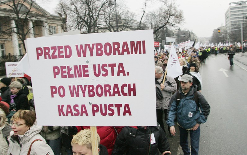 Kilkanaście tysięcy nauczycieli z całej Polski protestuje w Warszawie