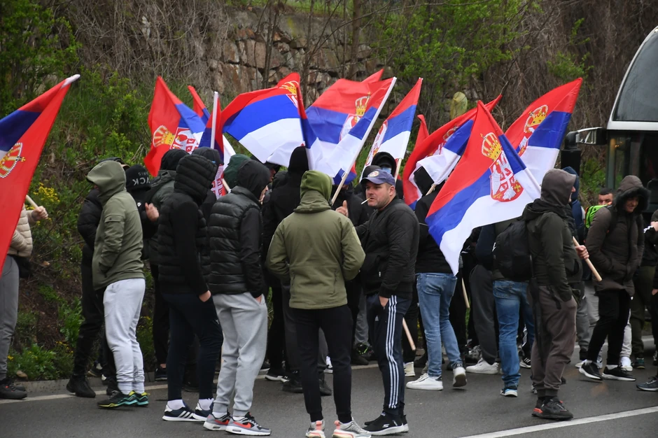 Srbi sa Kosova krenuli peške u Beograd na veliki narodni skup