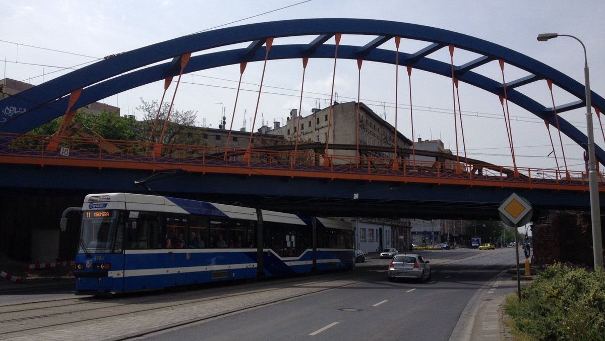 Od najbliższej niedzieli (18 października) tramwaje znów nie będą jeździć przez ulicę Grabiszyńską we Wrocławiu. I tak będzie przez sześć dni. W tym czasie kolejarze będą prowadzić kolejny etap prac związanych z montażem nowego wiaduktu.