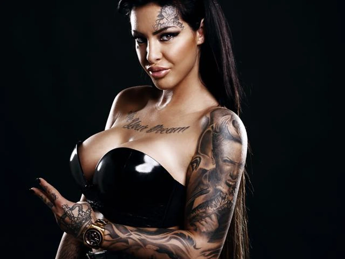 Bivša porno glumica ulazi u Maldive!