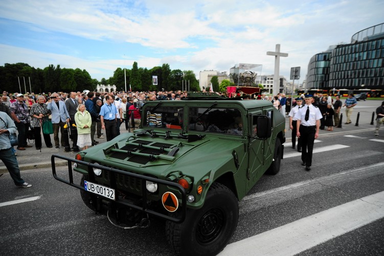 Święto Dziękczynienia w Warszawie. Procesja z relikwiami św. Andrzeja Boboli
