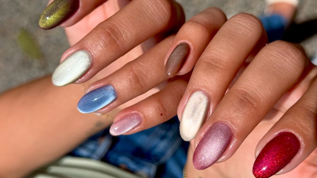 Nokti u haos šik stilu su naveći hit u svetu manikira za 2026. godinu