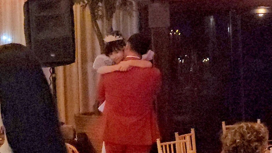 Ćerka Jovane Jeremić grli Dragana Stankovića