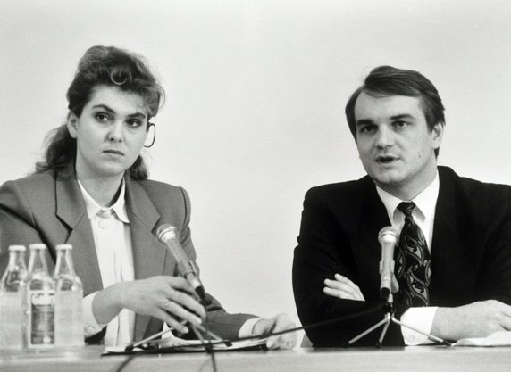 Rzecznik prasowy rzadu Ewa Wachowicz, premier RP Waldemar Pawlak, ok. 1994