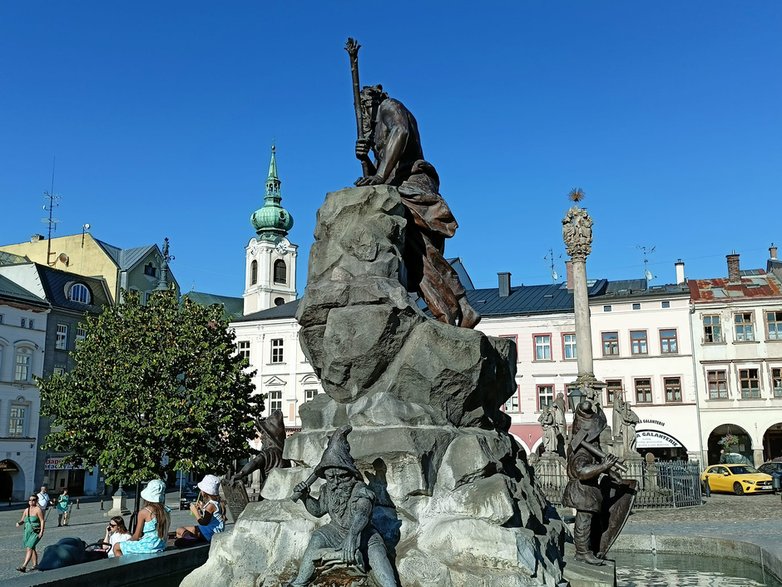 Fontanna z Duchem Gór Karkonoszem i krasnalami