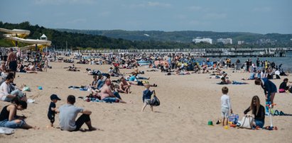 Tłumy na polskich plażach i w górach. Polacy zapomnieli o epidemii?