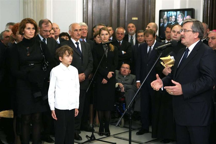 Kaczyński dotknięty. Odsłonili dwie tablice w Sejmie, ale...