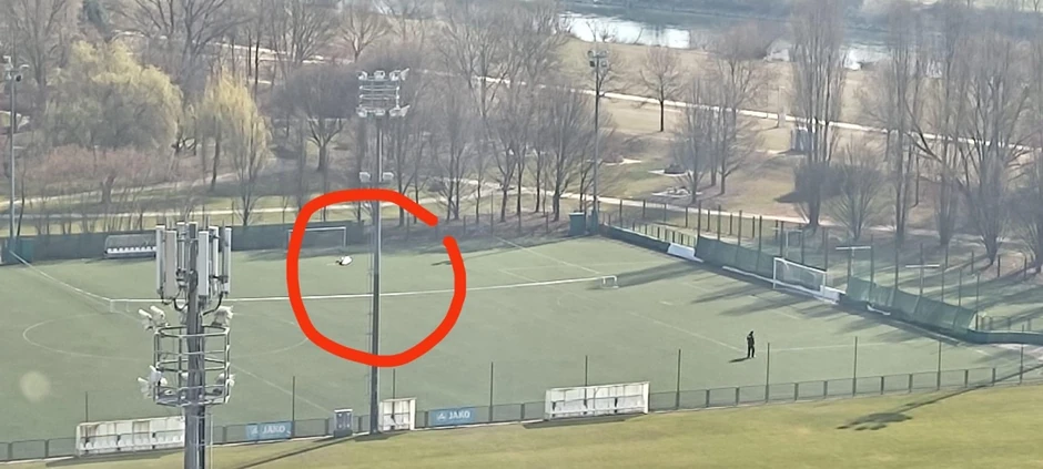 Delovi letelice našli su se i na fudbalskom terenu