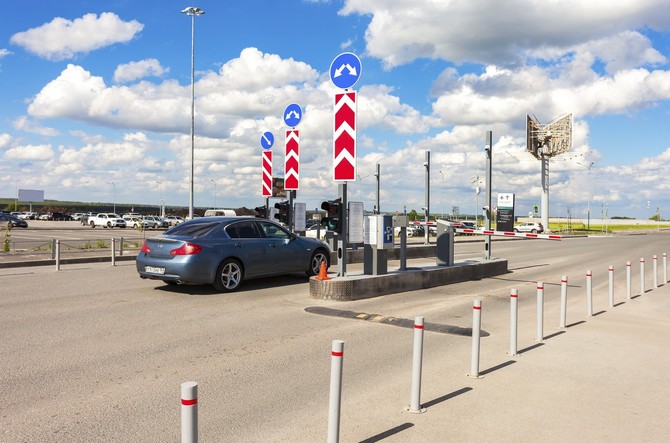 U ovim zemljama na granici mogu da vam pretraže mobilne telefone
