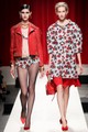 Daiane Conterato és Adamik Luca - Moschino