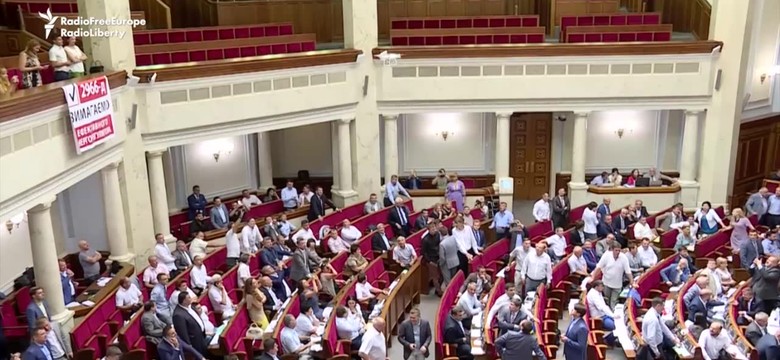 Dron na obradach ukraińskiego parlamentu. Sprawdzał, czy deputowani nie próżnują