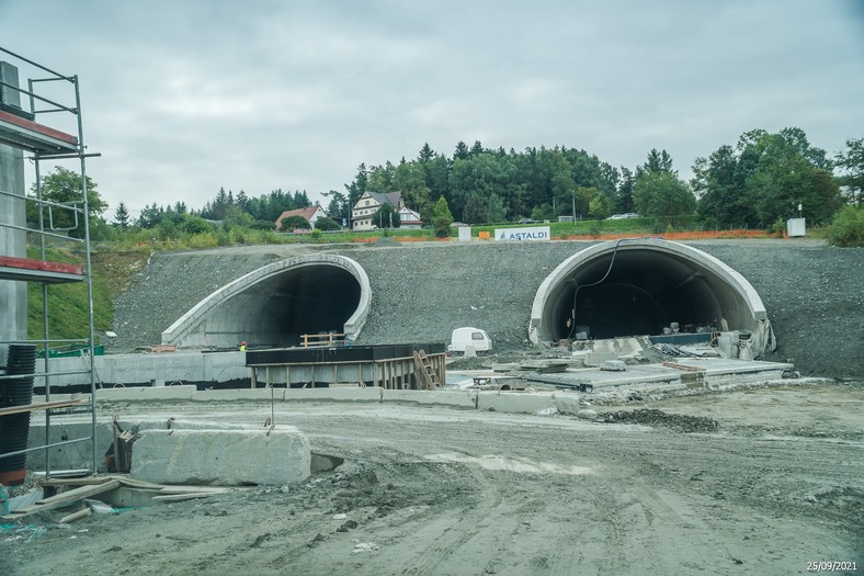 Tak wyglądał tunel zakopianki 25 września br. Widać, że do końca prac jeszcze daleko