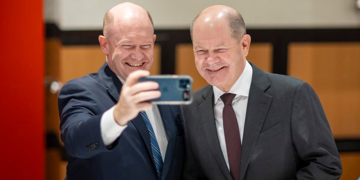 Kanclerz Olaf Scholz i senator Chris Coons