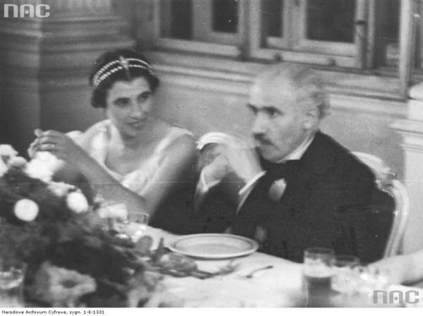Luciana Frassati-Gawrońska i Arturo Toscanini, Salzburg, 1937 rok (fot. ze zbiorów Narodowego Archiwum Cyfrowego, Koncern Ilustrowany Kurier Codzienny - Archiwum Ilustracji, sygn. 1-E-1331).