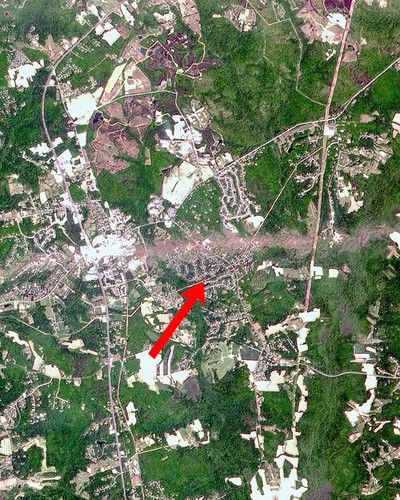 Ścieżka wędrówki gigantyczego powietrznego leja zrobiona z kosmosu