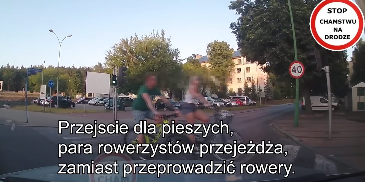 Mielec. Kłótnia rowerzystów z kierowcą auta osobowego. 