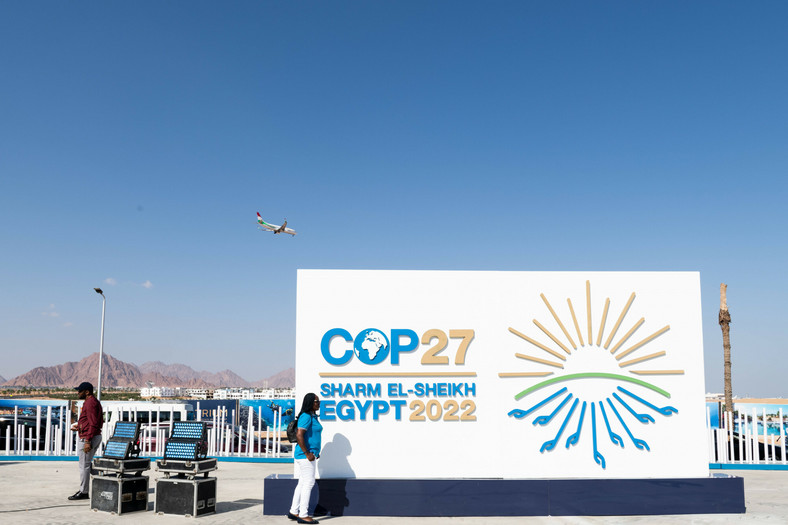 Baner informujący o COP27