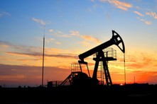 Trump znów grozi Iranowi i wysyła "armadę". Jest reakcja cen ropy