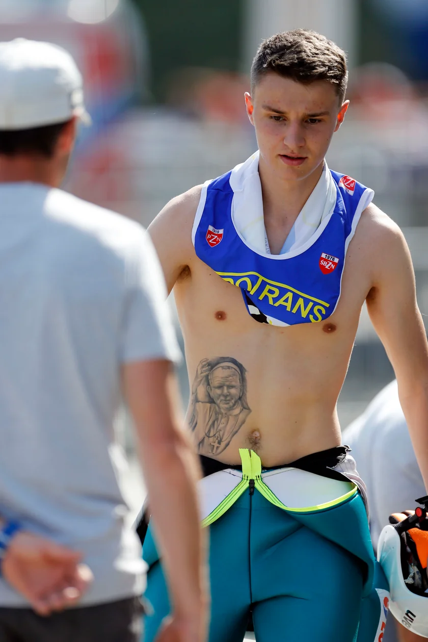 UOxk9kpTURBXy8yMmUyZmE2ZWU4NThiYjA2OTY1Y