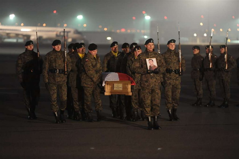 5 pogrzebów w Wigilię. Ciała żołnierzy wróciły do Polski