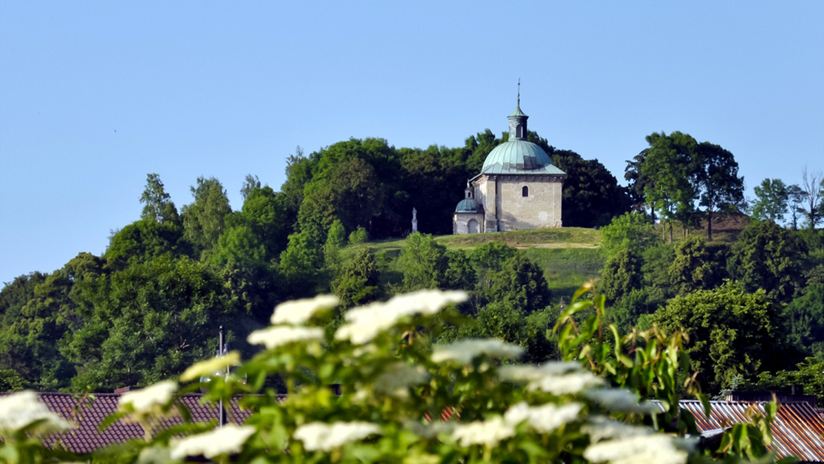 Pińczów ma szanse stać się uzdrowiskiem. Właściwości lecznicze lokalnego klimatu potwierdził w ostatnich badaniach Instytut Geografii i Zagospodarowania Przestrzennego im. S. Leszczyńskiego PAN w Warszawie. To kolejny krok do uzyskania przez gminę statusu uzdrowiska.