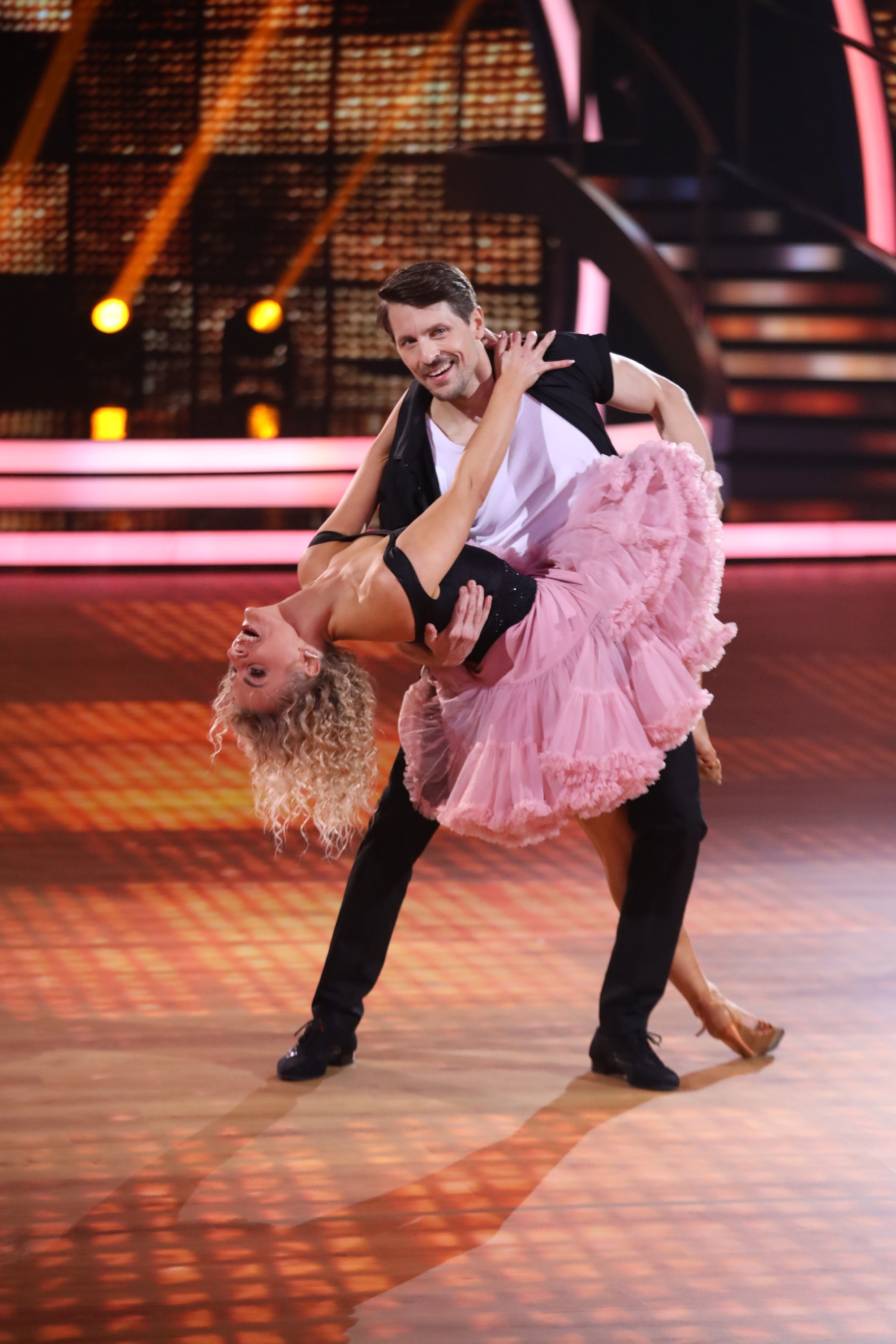 Ôsme kolo 9. ročníka šou Let's Dance: Juraj Loj a Natália Horváthová.