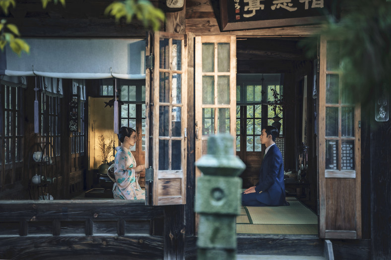 Claudia Kim i Park Seo-jun  w serialu "Potwór z Gyeongseongu"