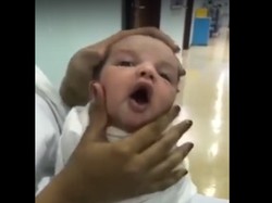 Szok! Pielęgniarki w szpitalu nagrały, jak "bawią się" dzieckiem. Drogo je to kosztowało. WIDEO