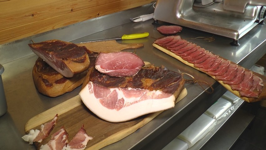 Filipovići decenijama prave domaću pršutu