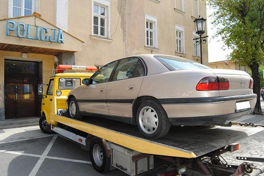 Jechał bez prawka, stracił auto